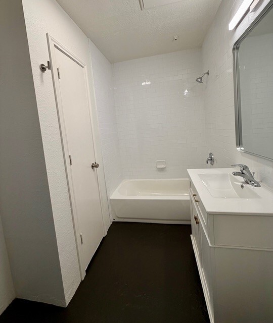 Building Photo - 1112 Lawrence St