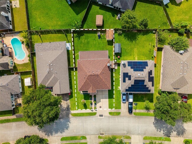 Building Photo - 16307 Split Willow Dr