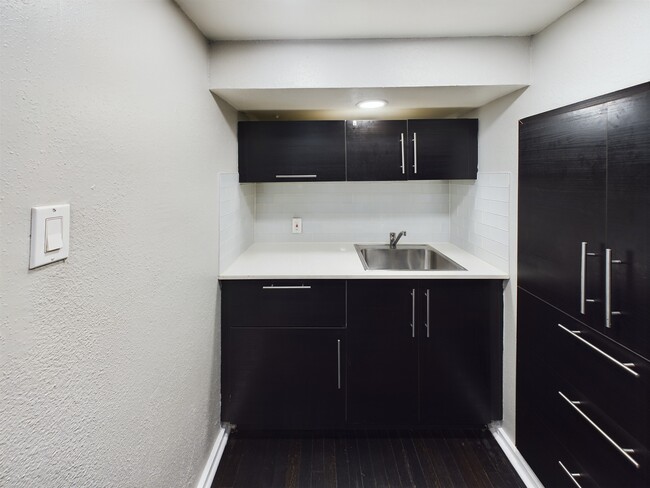 Building Photo - 605-602 Enid St