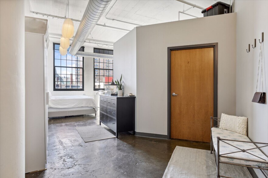 Building Photo - 500 Robert St N