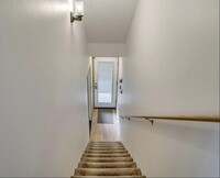 Building Photo - 337 N Ivy St