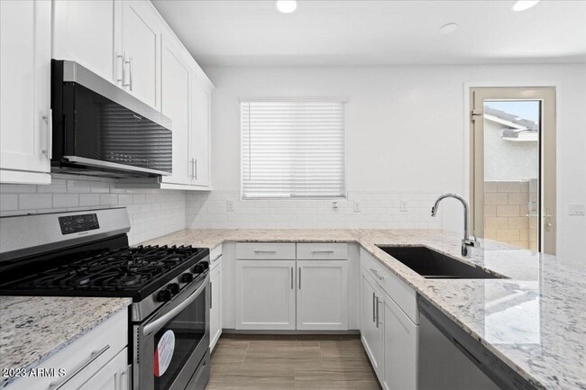 Building Photo - 17021 W Echo Ln