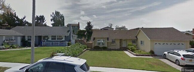 Building Photo - 1131 Knollwood Dr