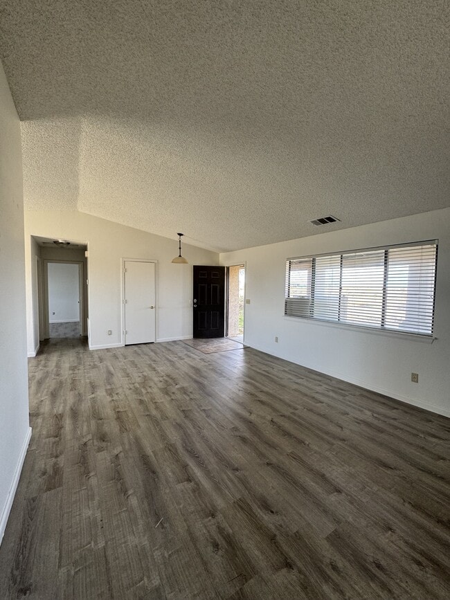 Building Photo - 19660 Neuralia Rd