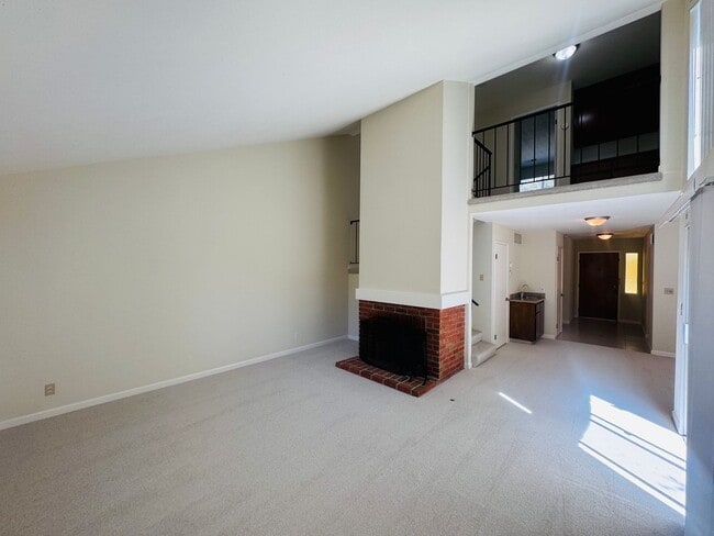Building Photo - Spacious Townhouse in the Desired Bancroft...