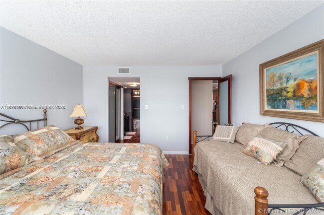 Building Photo - 18021 Biscayne Blvd