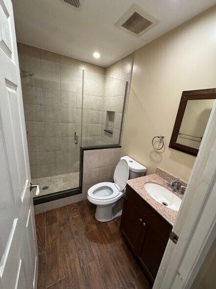 Bathroom - 817 6th St NW