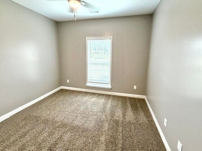 Building Photo - Now Leasing a 4 bedroom 3 bath home in Olive Branch