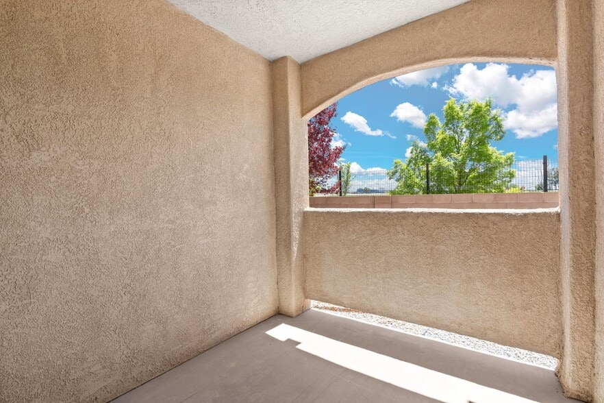 Patio - 6800 Vista del Norte Rd NE