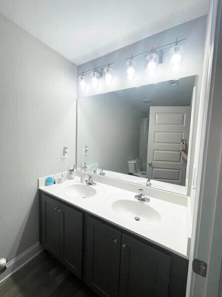 Building Photo - 481 Omnia Ct