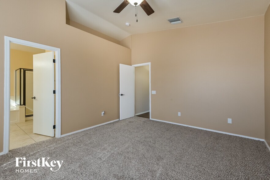 Building Photo - 7225 W Opossum Dr