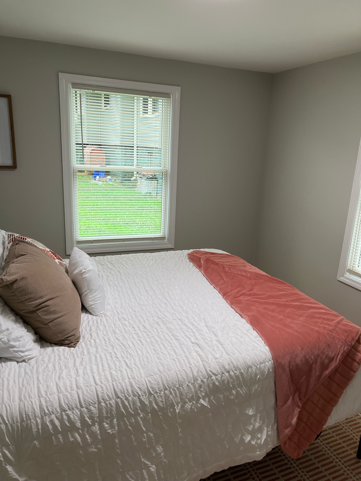 Building Photo - 32 Pine Grove Ave