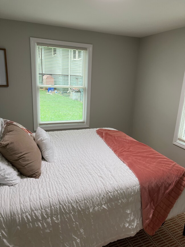 Building Photo - 32 Pine Grove Ave