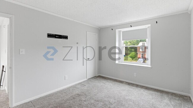 Building Photo - Unit