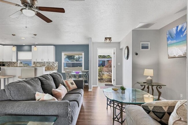 Building Photo - 3425 Fairview Dr