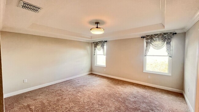 Building Photo - Immaculate 4 BR / 3 BA - With an OFFICE!