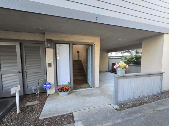 Building Photo - 2135 E Valley Pkwy