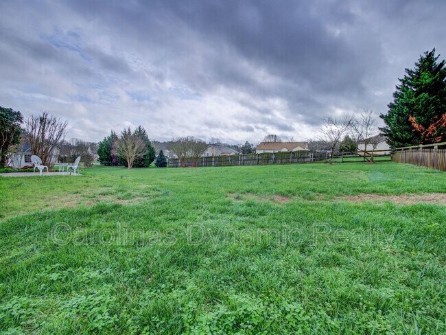 Building Photo - 905 Milkfarm Ct