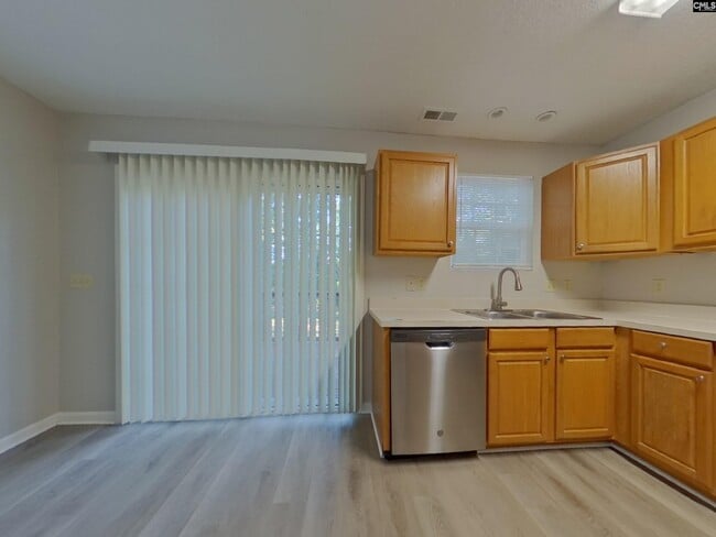 Building Photo - 124 Devonport Dr