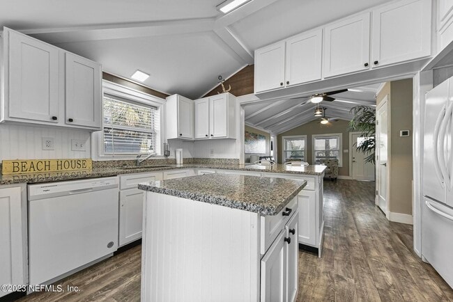 Building Photo - 187 19th St N