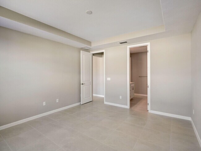 Building Photo - 757 SE Courances Dr