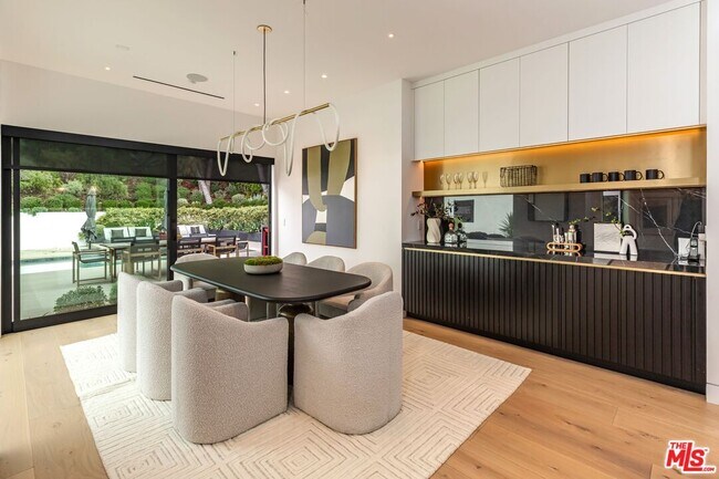 Building Photo - 9455 Eden Dr