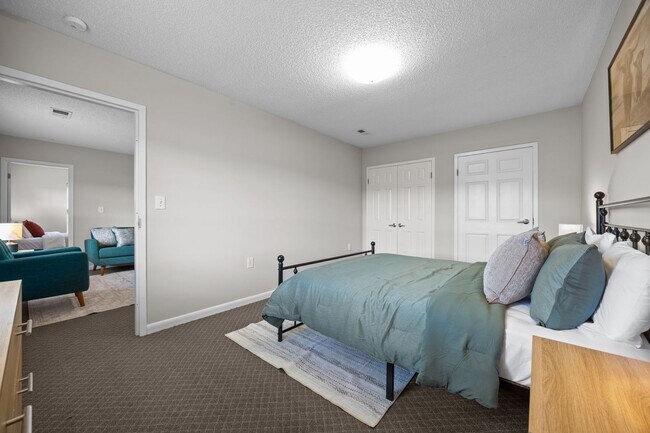 Building Photo - FULLY FURNISHED EXCLUSIVE SHORT AND MIDTER...