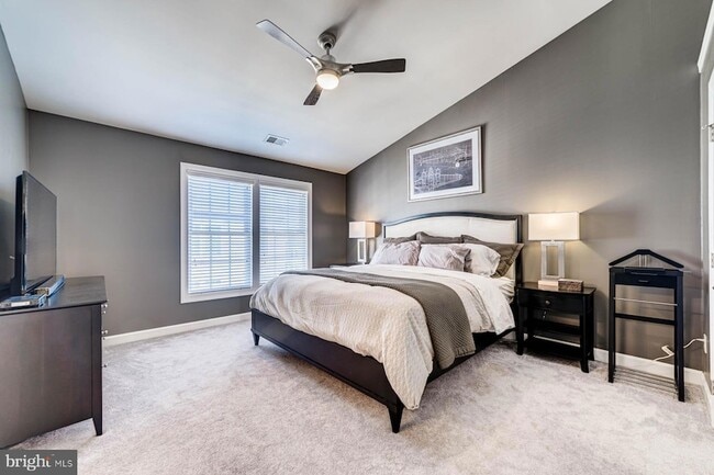 Building Photo - 947 Harrison Cir