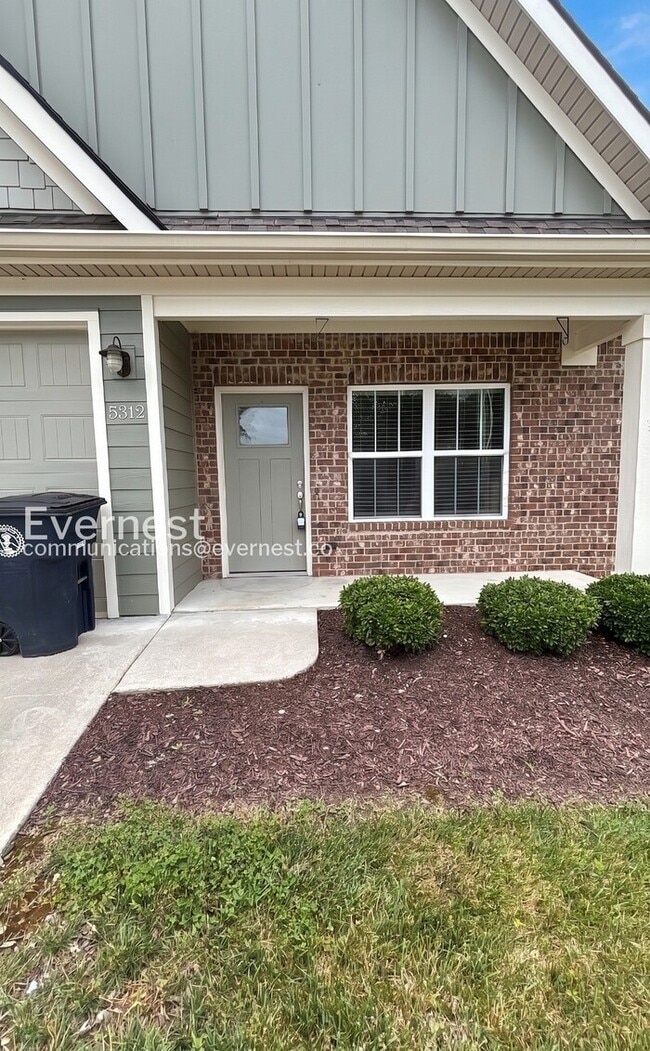 Building Photo - PROMO: 50% off the first month's rent! Adorable 3-Bedroom Home Near Downtown Chattanooga with 2-c...