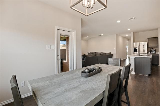 Building Photo - 813 Twin Edge Dr
