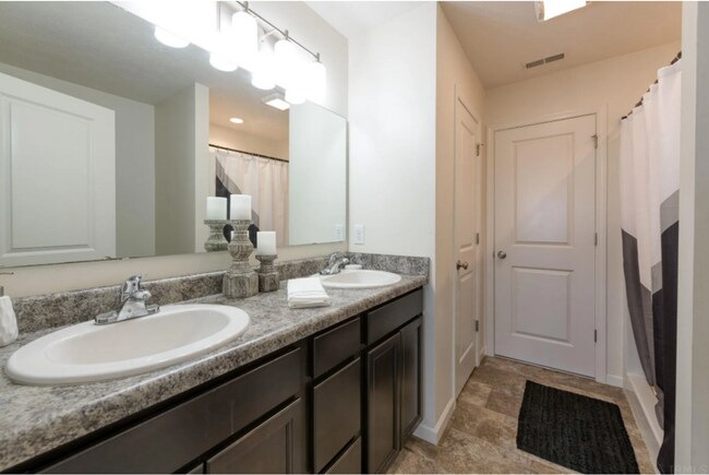 Building Photo - 4 Bedroom, Two Story House in Avalon Bluff...