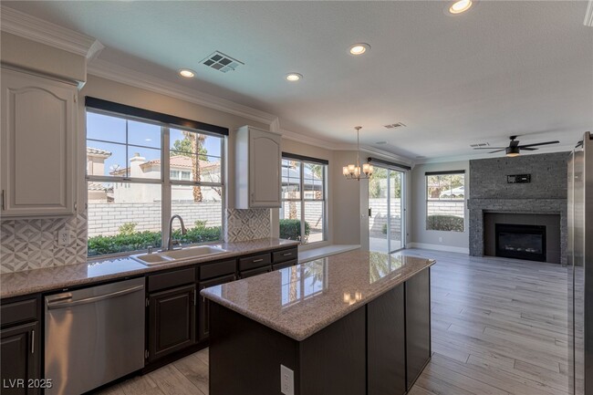 Building Photo - 2510 Putting Green Dr