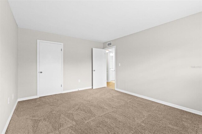 Building Photo - 350 79th Ave N