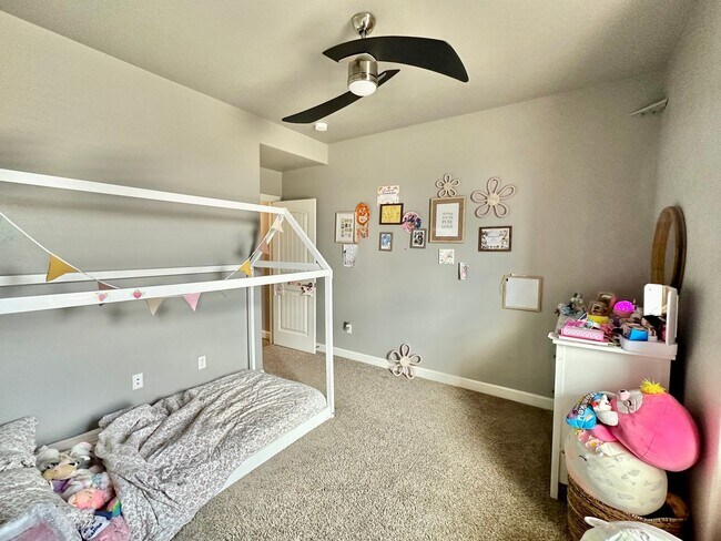 Building Photo - 1077 El Nido Dr