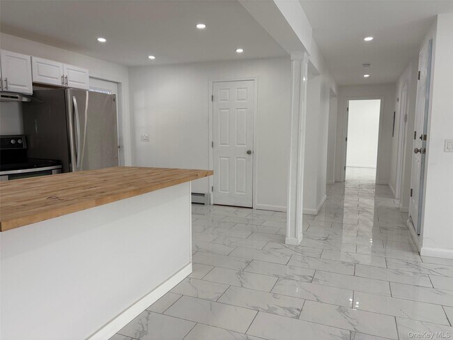 Building Photo - 40 Hillside Ave