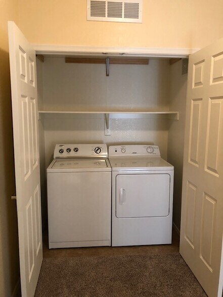 UPSTAIRS LAUNDRY - 2150 W Alameda Rd