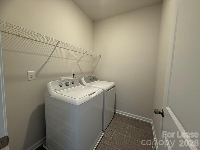 Building Photo - 1111 Bartholdi Dr