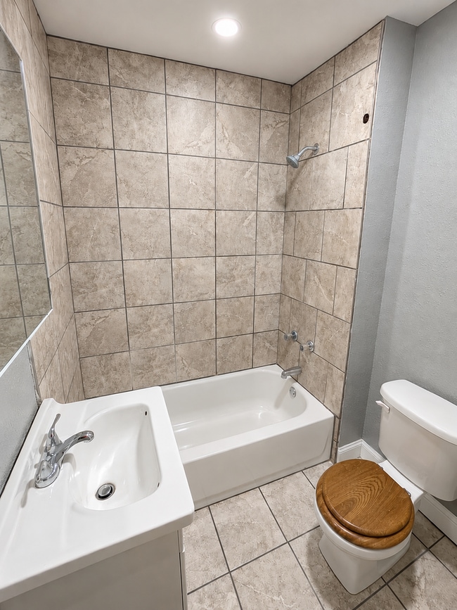 Building Photo - Charming 2BD/1BA with Garage