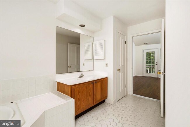 Building Photo - 623 Brickhouse Rd