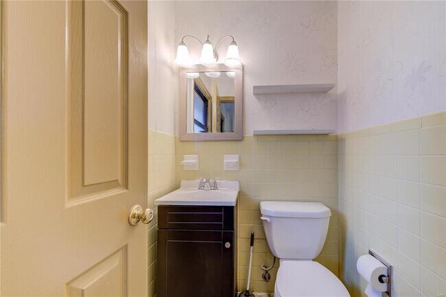 Building Photo - Fantastic 3bd/1.5ba home! Coming soon!