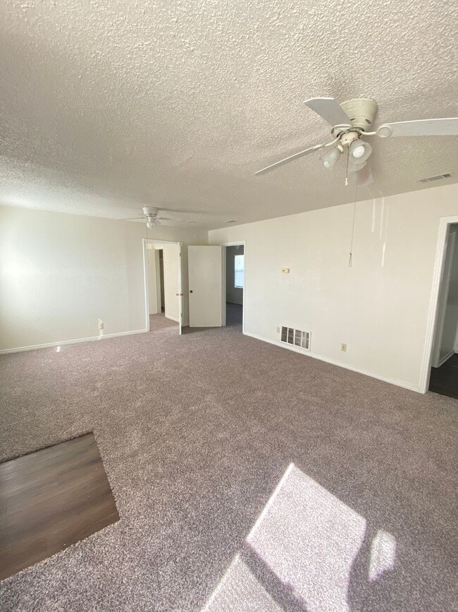 Building Photo - Charming newly renovated 3 bedroom 2 bath home