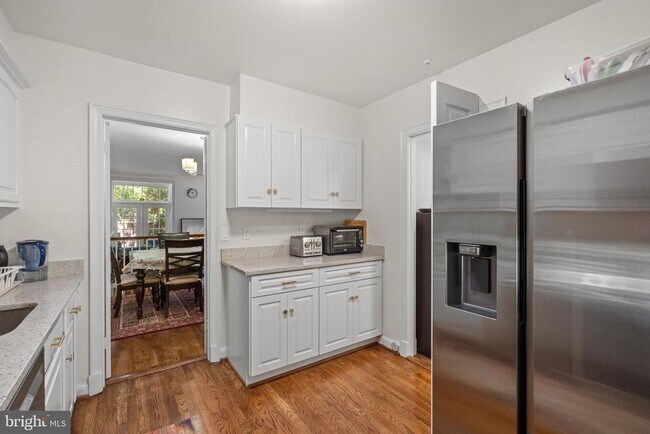 Building Photo - 4422 Westover Pl NW