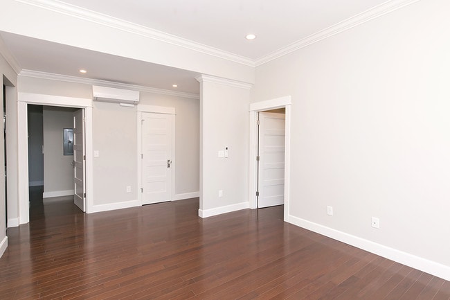 Building Photo - 502 Bellevue Ave E