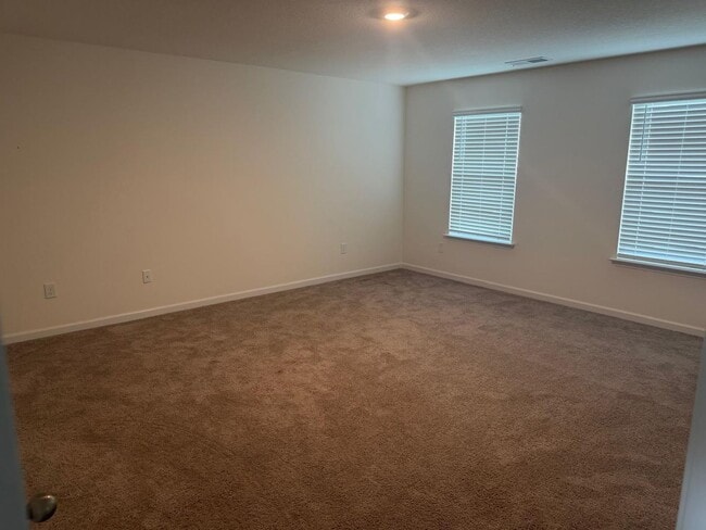 Building Photo - 915 Utopia Ln