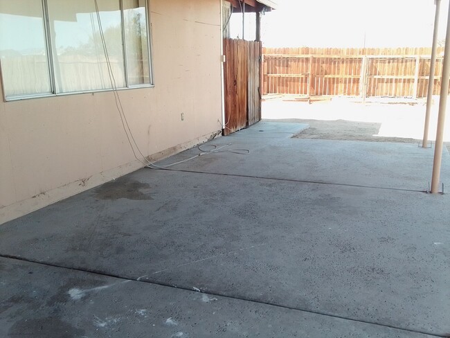 Building Photo - Cute 3 bedroom 2 bath in Desert Heights