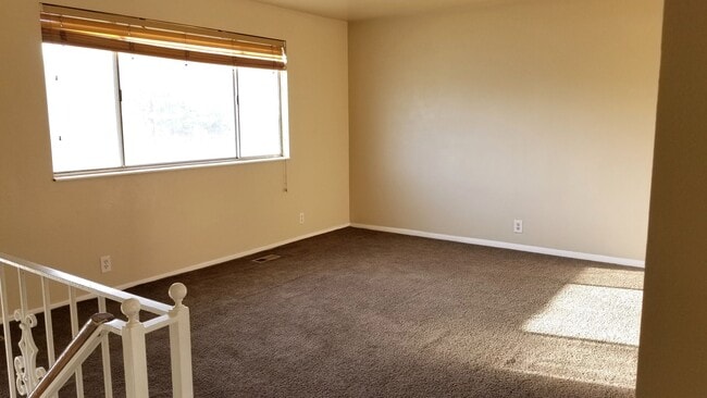 Building Photo - Large Home in Kearns - Fenced Backyard