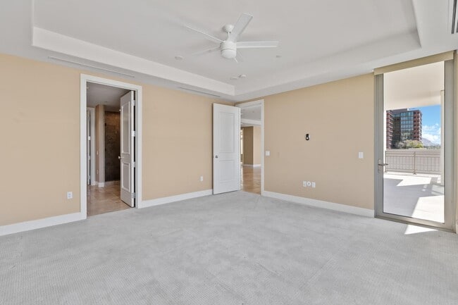 Building Photo - 2211 E Camelback Rd