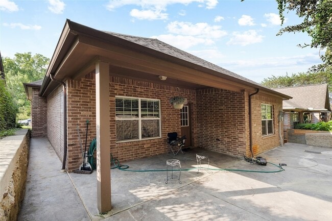 Building Photo - 111 Harbour Town Cir