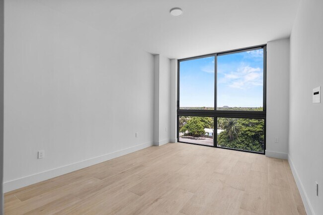 Building Photo - 305 Briny Ave