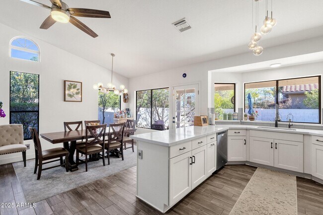 Building Photo - 5015 E Karen Dr